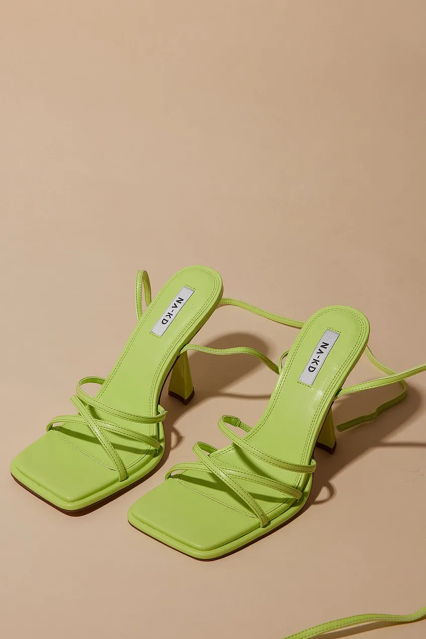 what colour shoes with green dress